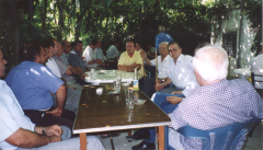 Καλοκαιράκι στο καφενείο του χωριού